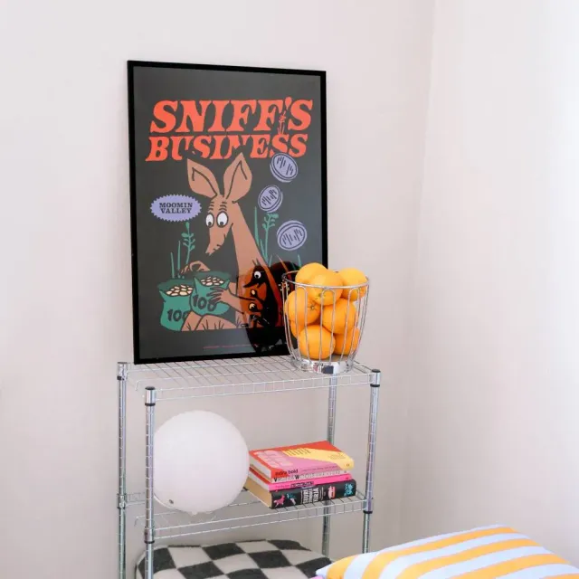 Moomintroll Sniff's Business affiche papier noire