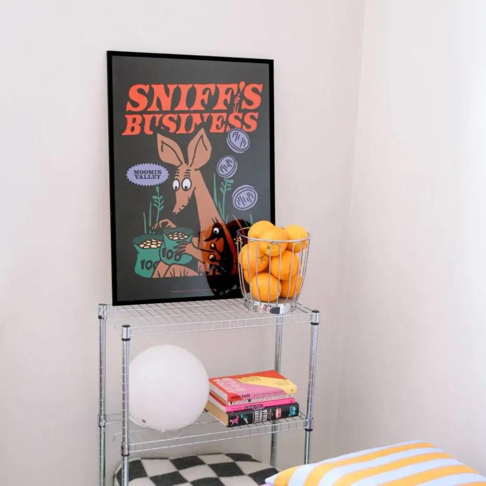 Moomintroll Sniff's Business affiche papier noire