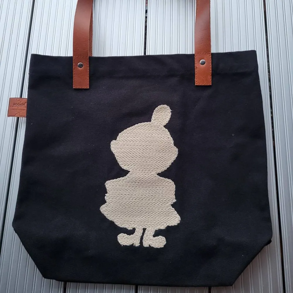 Moomintroll Little My sac cabas noir en coton brodé